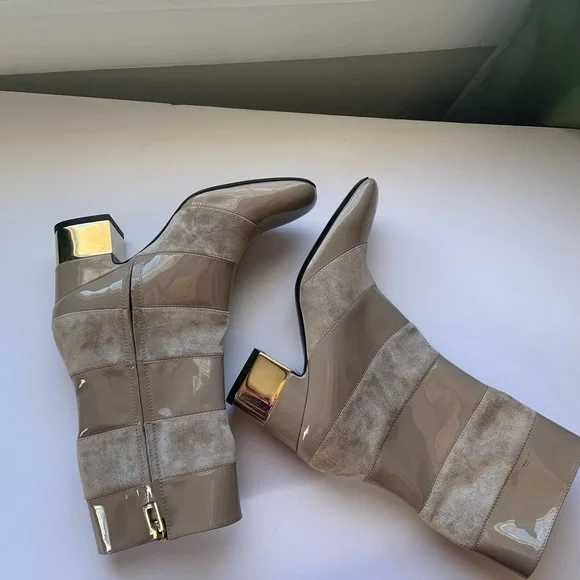 Roger Vivier beige suede/patent leather booties - Picture 8 of 8